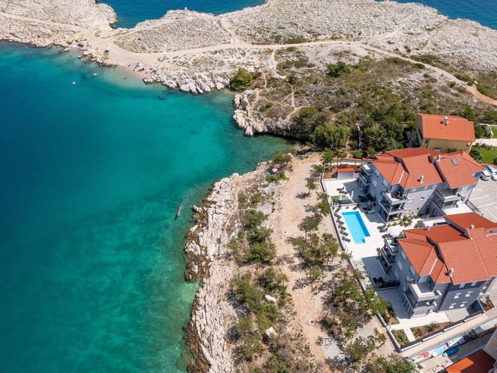 Ferienwohnung für 2 Personen, mit Terrasse und Pool sowie Seeblick auf Krk - 2