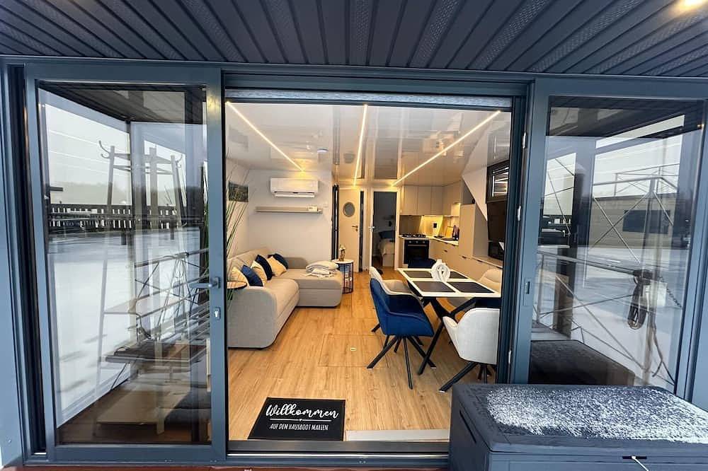 Stilvolles Hausboot \"Nikolai\", privater Bio-Sauna + Panorama-Dachterrasse in Stralsund, Stralsund Umland