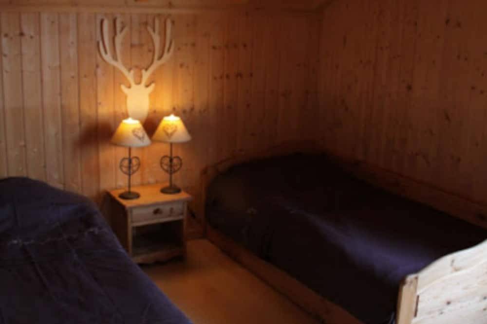 Chalet tradicional de Alta Saboya cerca del lago de Ginebra. 10 plazas in Bernex, Thonon-les-Bains region