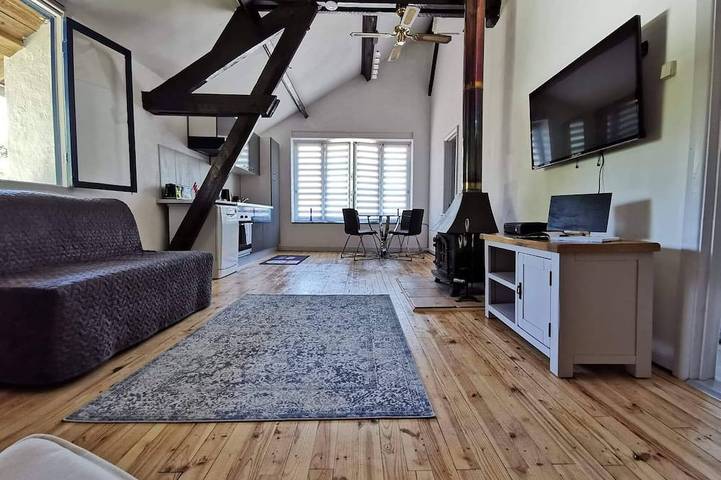 Gîte pour 4 personnes, avec piscine et jardin à Moutier-Malcard