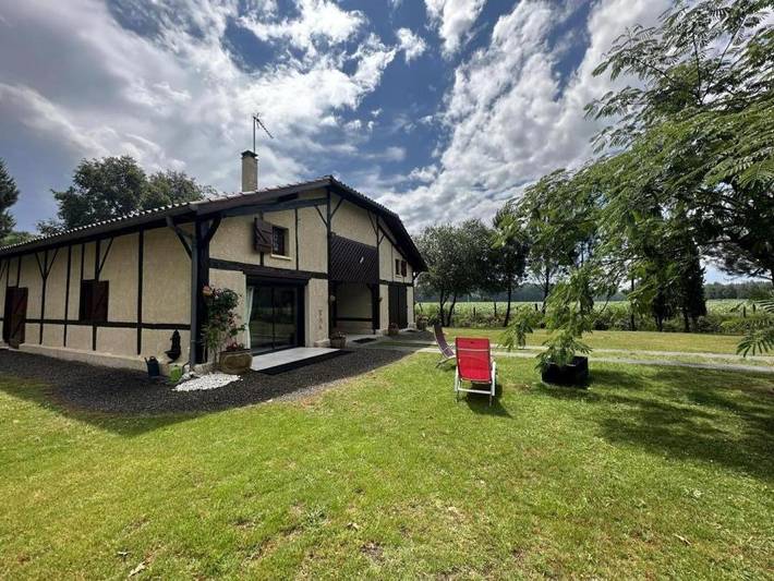 Gîte pour 4 personnes, avec jardin à Arengosse