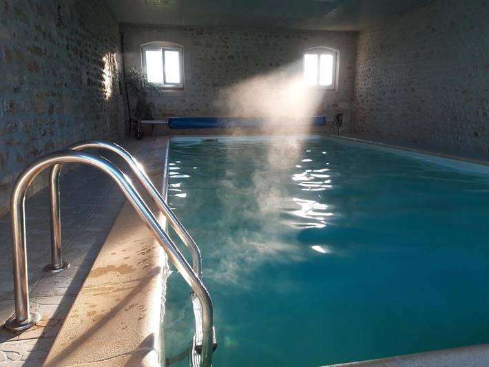 Location de vacances pour 3 personnes, avec piscine ainsi que jardin et vue à La Gripperie-Saint-Symphorien - 2