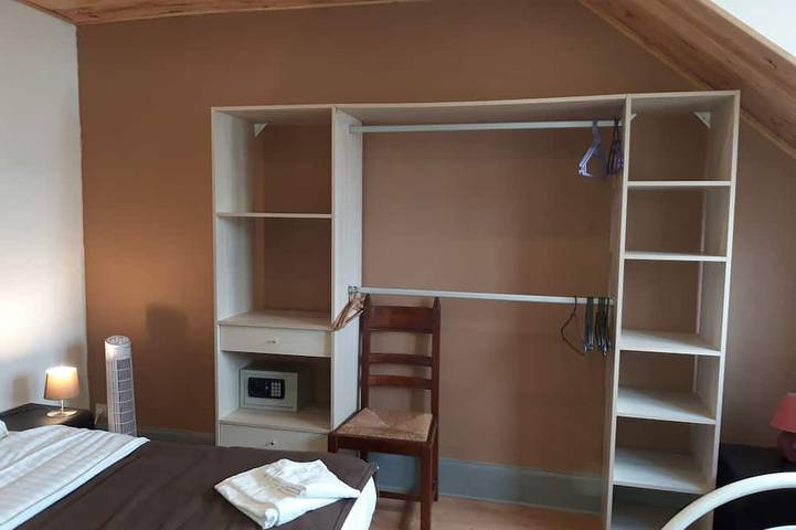 Ganze Wohnung, Les Buissonnets \"Salièri\" Ferienwohnung für 3 Personen im Morvan in Saint-Honoré-les-Bains, Naturpark Morvan