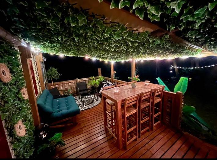 Camping pour 6 personnes, avec Terrasse ainsi que Jardin et Piscine