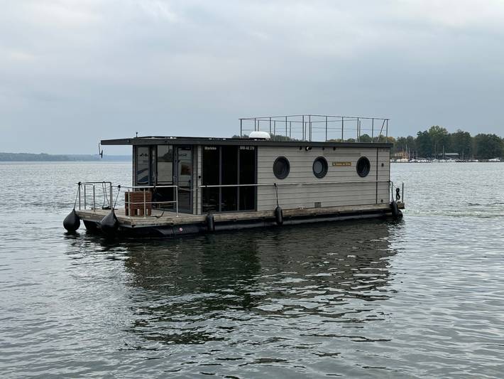 Hausboot für 6 Personen, mit Terrasse in Mecklenburgische Seenplatte - 3