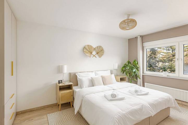 Ganze Wohnung, Troja Living - Appartement Helena am Park mitten in Bruchsal in Bruchsal, Kraichgau