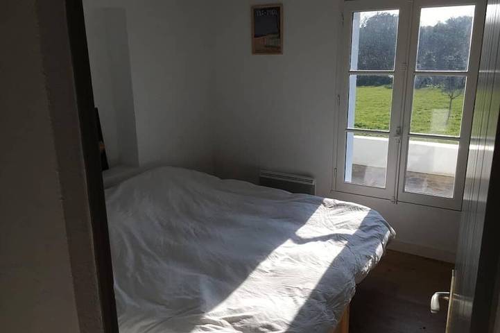 House in a large, quiet garden; sailing school and beaches within walking distance in L'Île-d'Yeu, Vandea