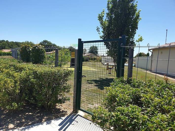 Location de vacances pour 4 personnes, avec terrasse ainsi que piscine et jardin à Les Forges - 4