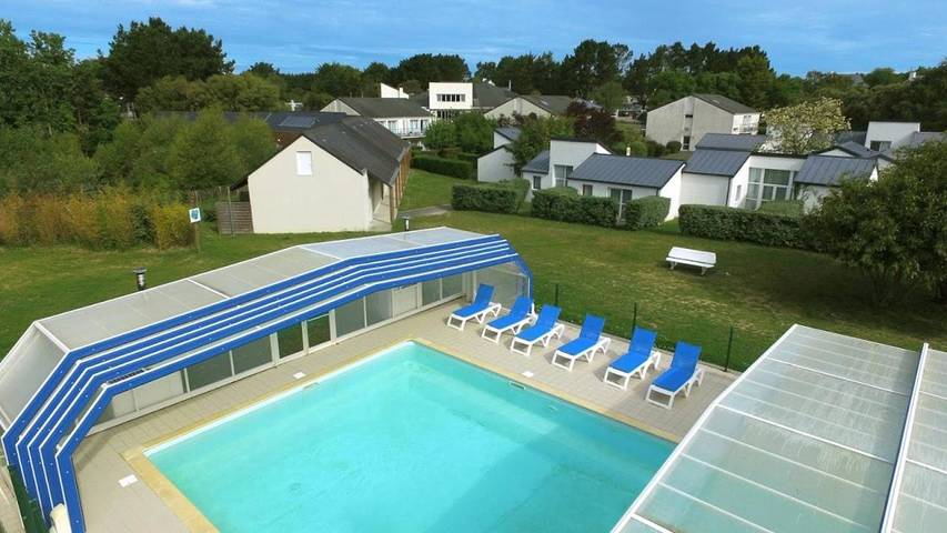 Parc de vacances pour 2 personnes, avec piscine et terrasse, animaux acceptés