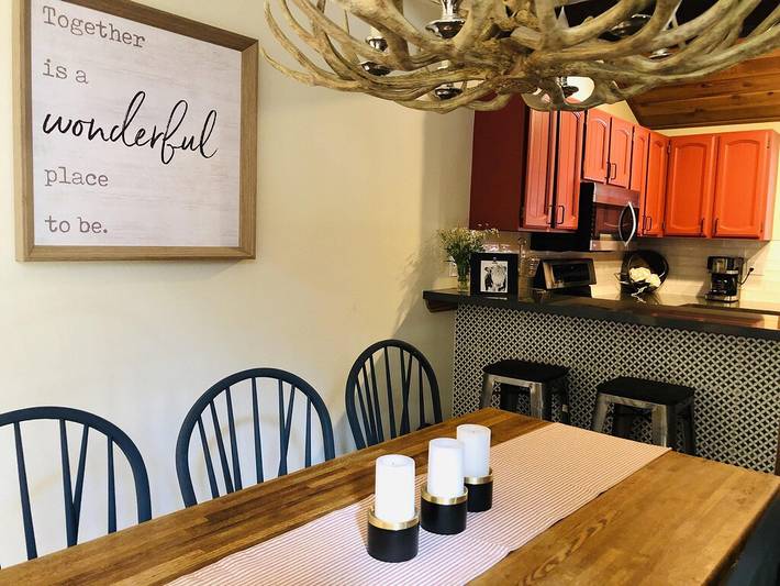 Vacation rental for 7 people, with yard and sauna as well as pool and hot tub in Mammoth Mountain