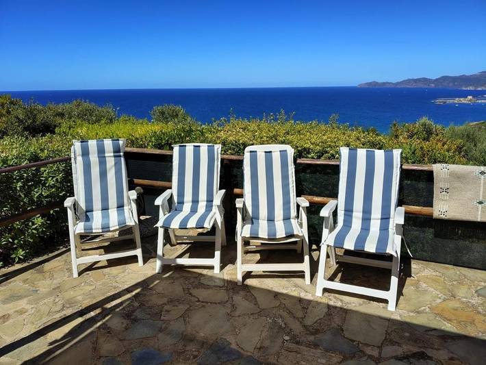Villa for 8 people, with Terrace and Yard as well as View in Bosa