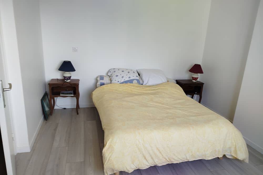 House in the heart of Ile Grande in Île-Grande, Rosa Granitküste