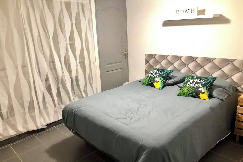 Appartement entier, Appartement paisible avec piscine privée in Salinelles, Côte méditerranéenne (France)