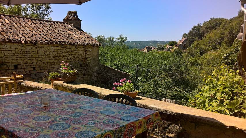 Gîte pour 5 personnes, avec terrasse et jardin