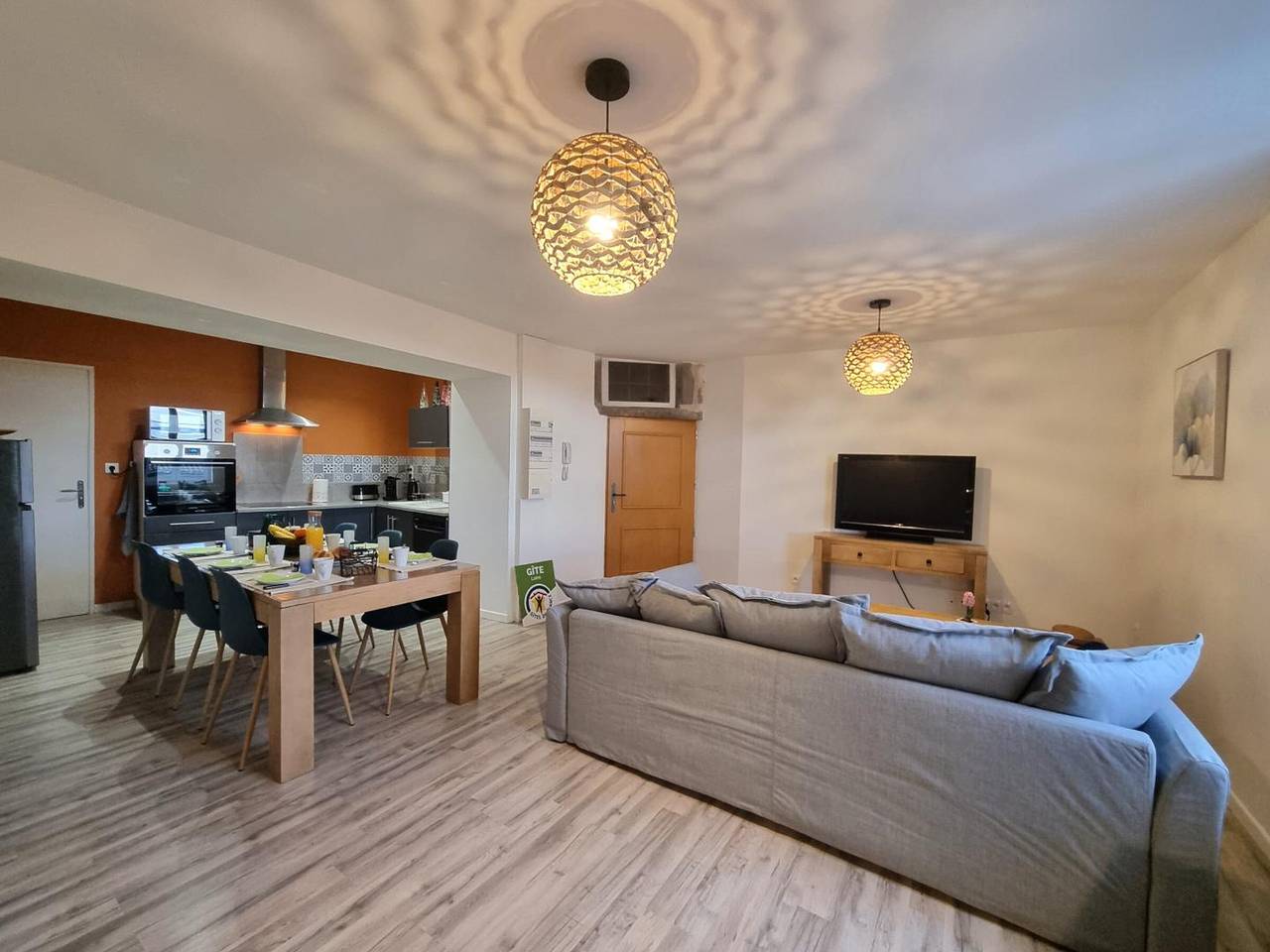 Appartement entier, Appartement Authentique et Confortable avec Wifi, Parking Gratuit et Cuisine Équipée à Saint-Galmier in Saint-Galmier, Montbrison