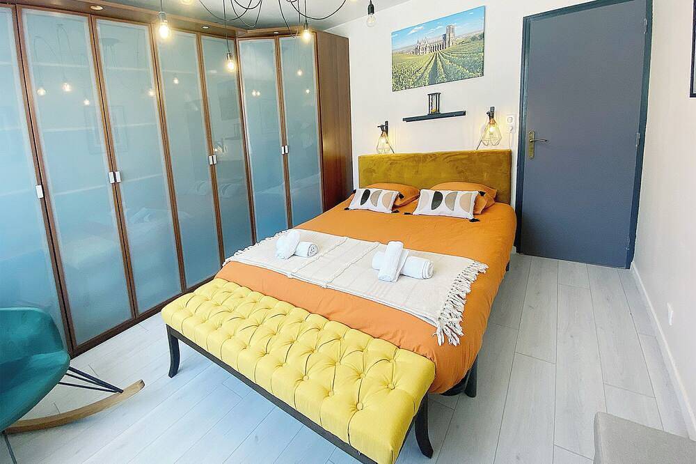 Ganze Wohnung, At Clém's, 8 people, private garage, wifi + Netflix in Reims, Marne