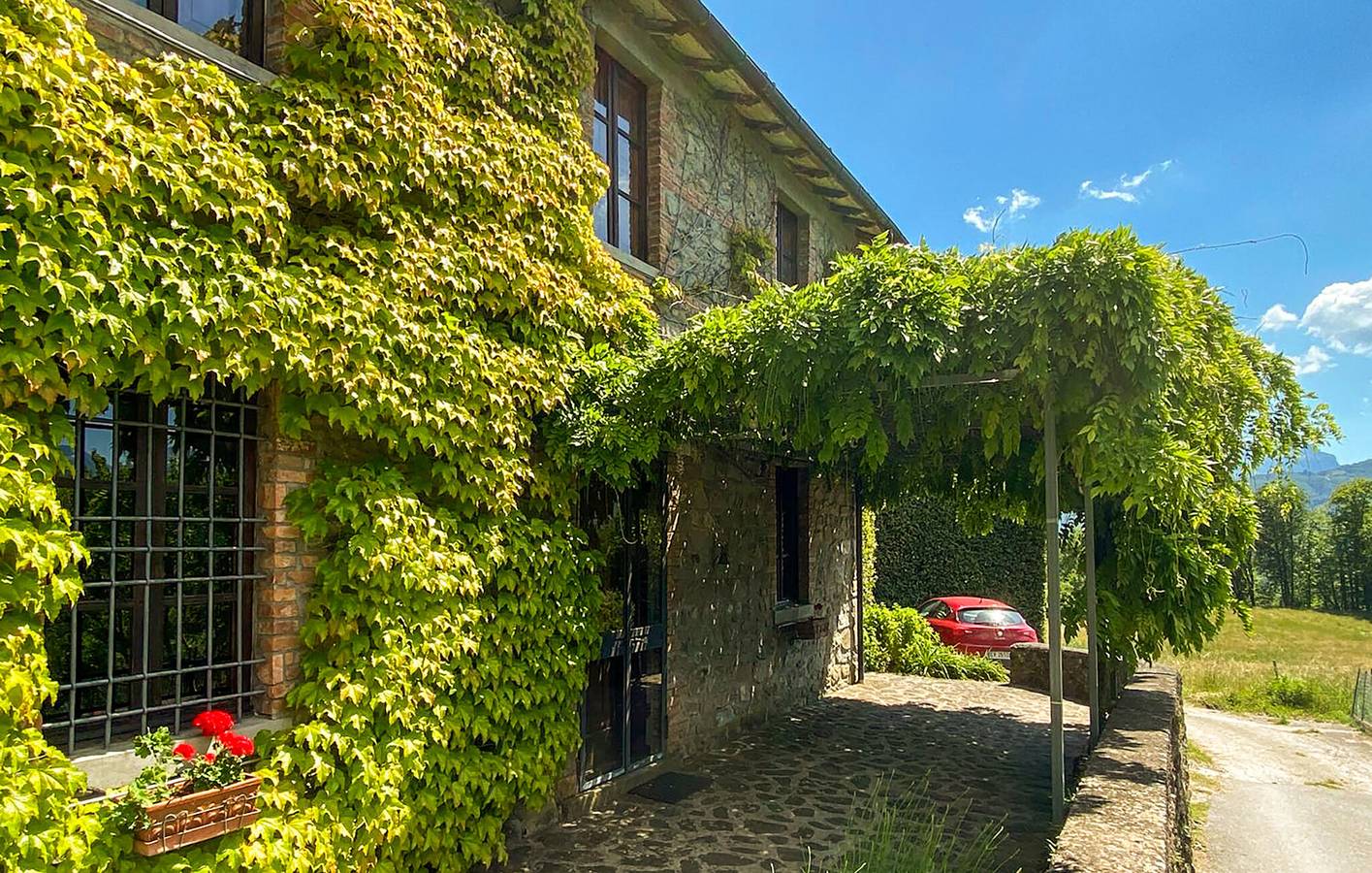 Gemütliche 140 m² große Ferienwohnung mit Pool, WLAN und Parkplatz in der Villa Collemandina in Villa Collemandina, Garfagnana