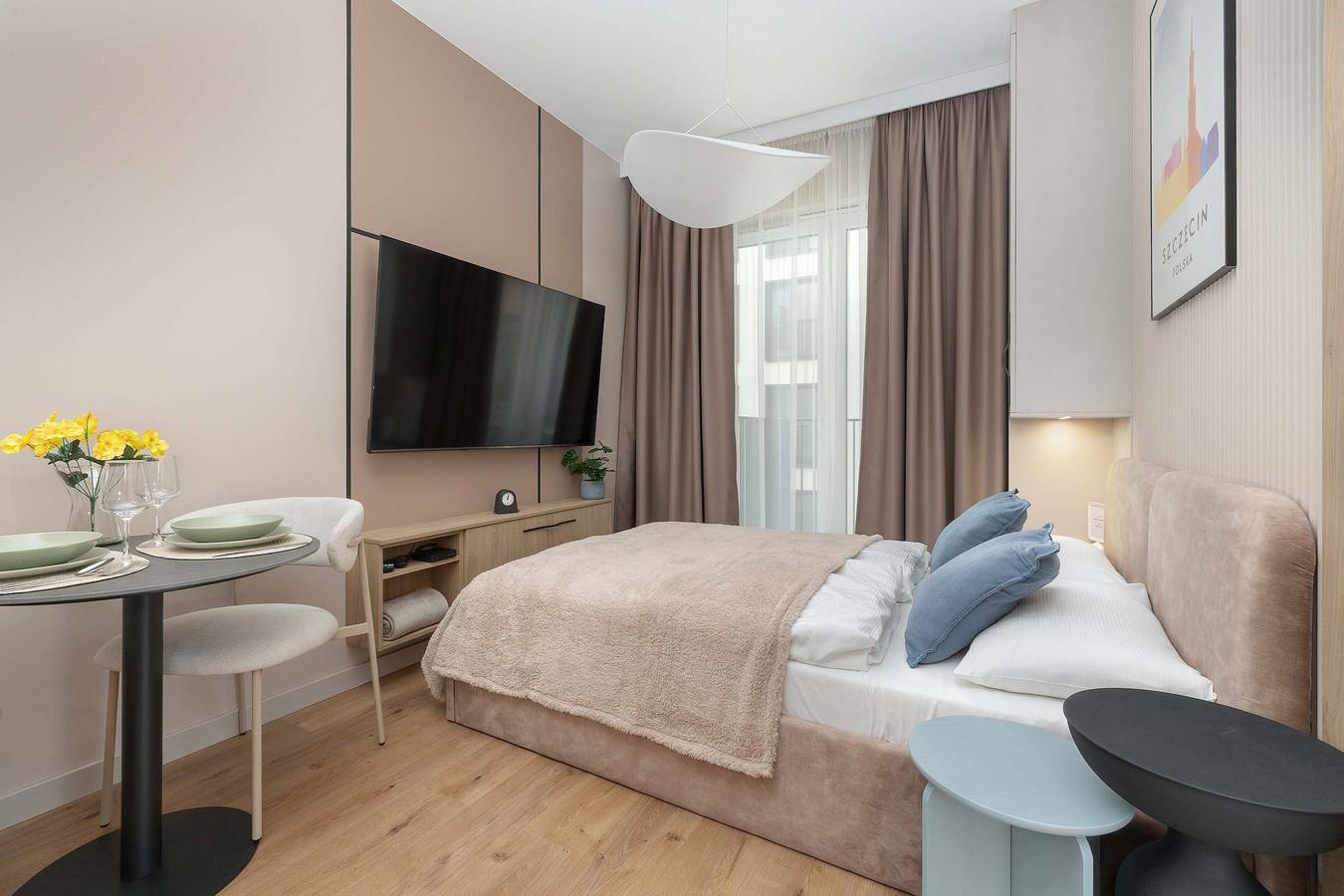 Appartement entier, Beige Apartment with 2 Balconies   By the River in Szczecin, Baltic Sea Pomerania