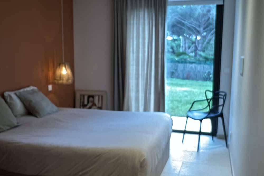 Recent single-storey villa with sea view close to La Réserve hotel in l'Escalet, Ramatuelle