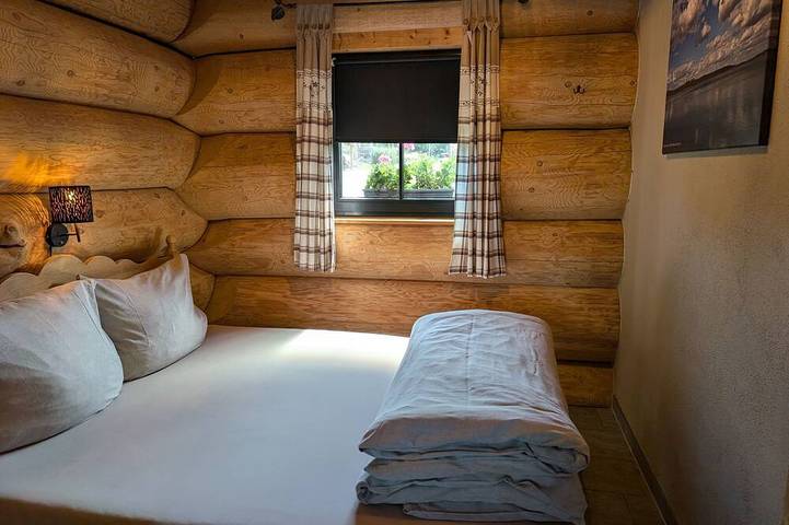 Blockhütte für 4 Personen, mit Garten und Sauna sowie Terrasse in Groß Nemerow - 2