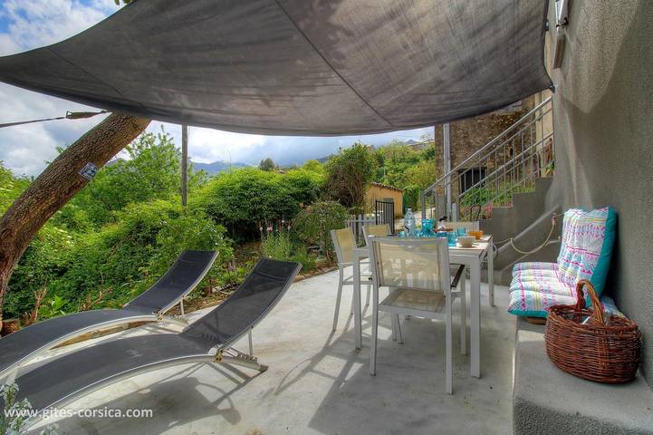 Gîte pour 4 personnes, avec Terrasse ainsi que Jardin et Vue