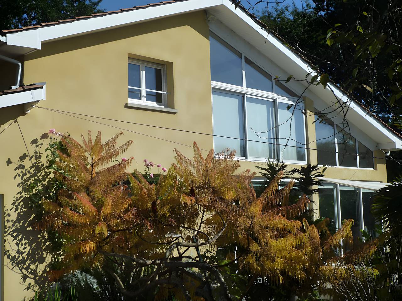 Habitación de huéspedes independiente con opción de mesa y espacio de descanso in Pessac, Región de Burdeos
