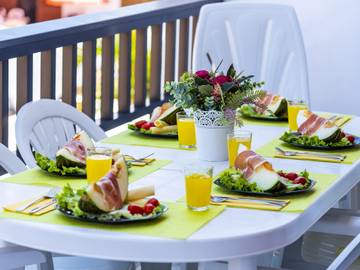 Holiday Letting for 6 People in Playa del Camisón, Arona, Photo 3