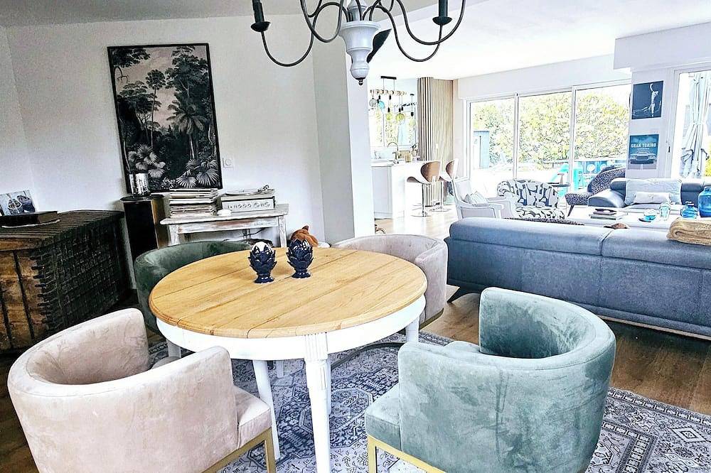 Villa with south-facing swimming pool, a haven of peace on the outskirts of Vannes and the Gulf. in Ploeren, Côte des Mégalithes
