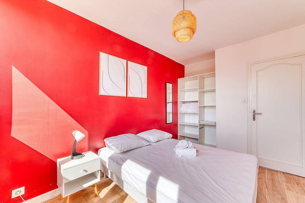 Appartement entier, Le Grand Voyageur - 3 chambres - Parking privé - Métro in Vénissieux, Lyon et ses environs