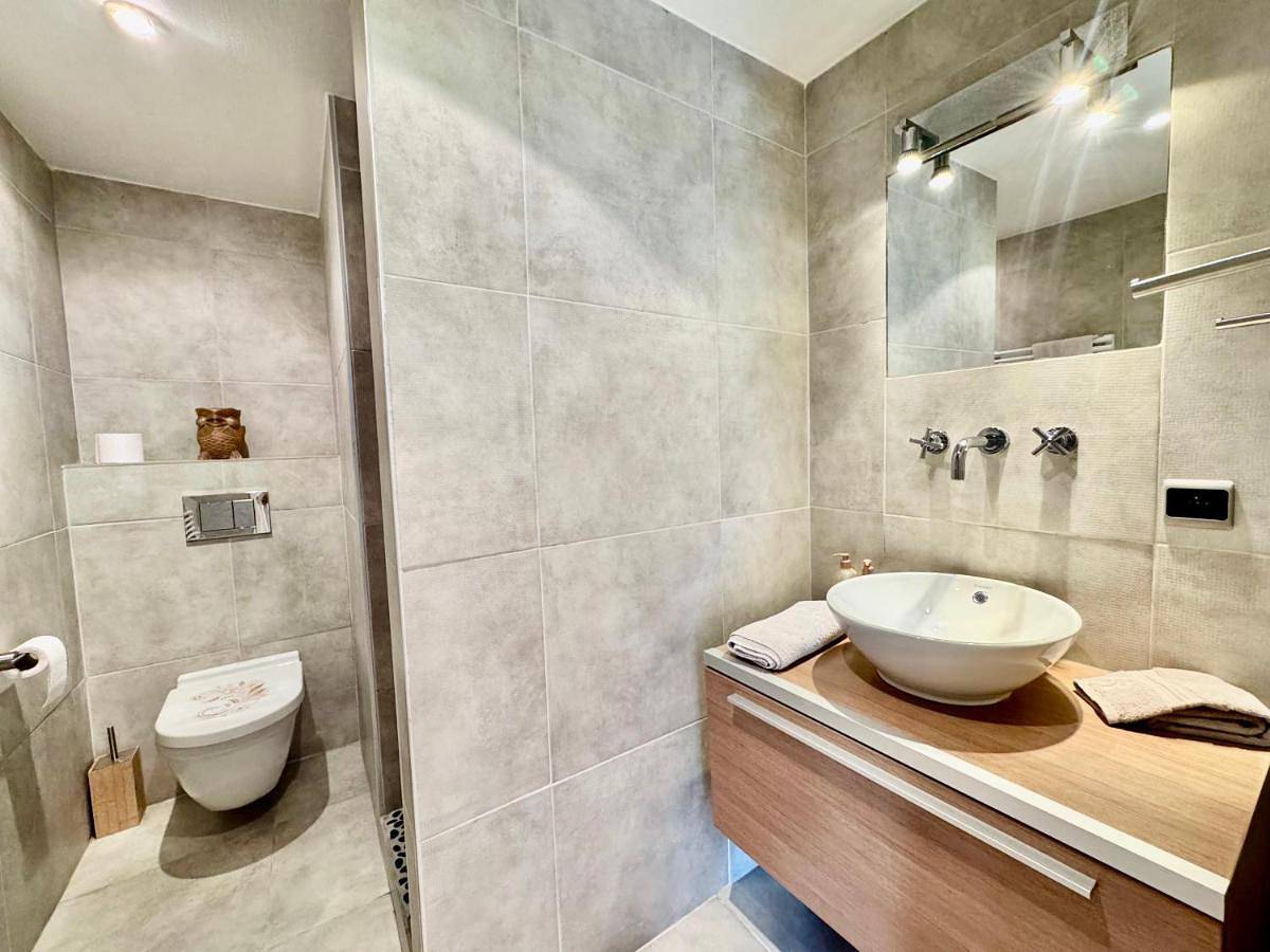 Deluxe Double Room with Shower in Céroux-Mousty, Ottignies-Louvain-la-Neuve