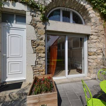 Gîte pour 5 personnes, avec piscine et jardin, animaux acceptés à Vallon-Pont-d'Arc