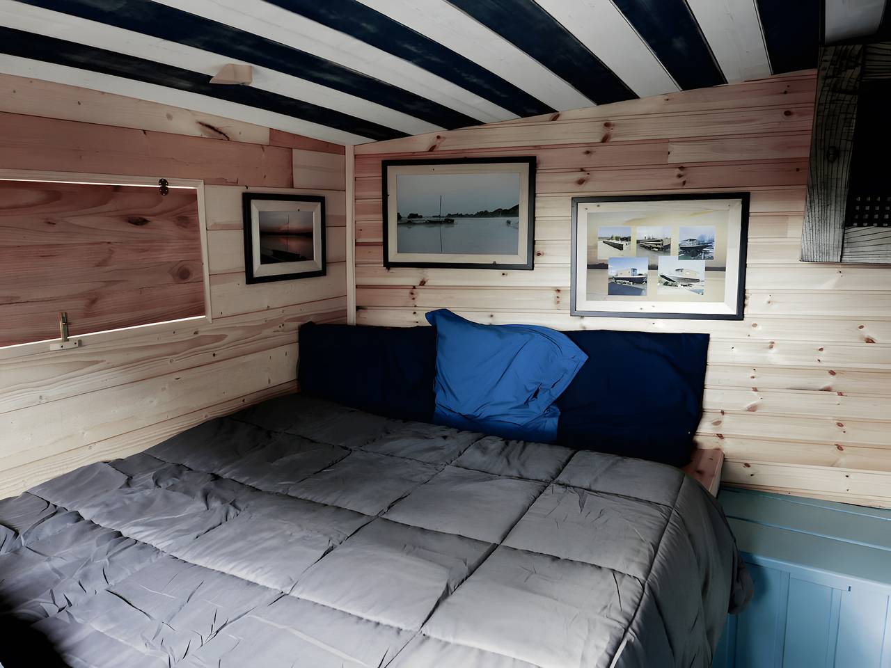 Toue cabanée junto a un estanque in Brissac-Quincé, Valle del Loira