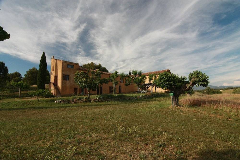 Mas de caractère dans ancienne ferme, au pied du Luberon, jusqu’à 8 personnes in Bonnieux, Parc naturel régional du Luberon