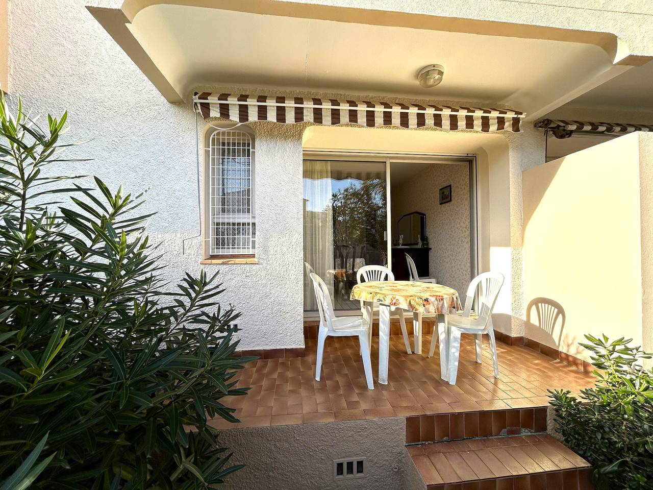 Ganze Wohnung, Erdgeschosswohnung mit Terrasse, strandnah, privater Parkplatz in La Côte Vermeille, Argelès-sur-Mer