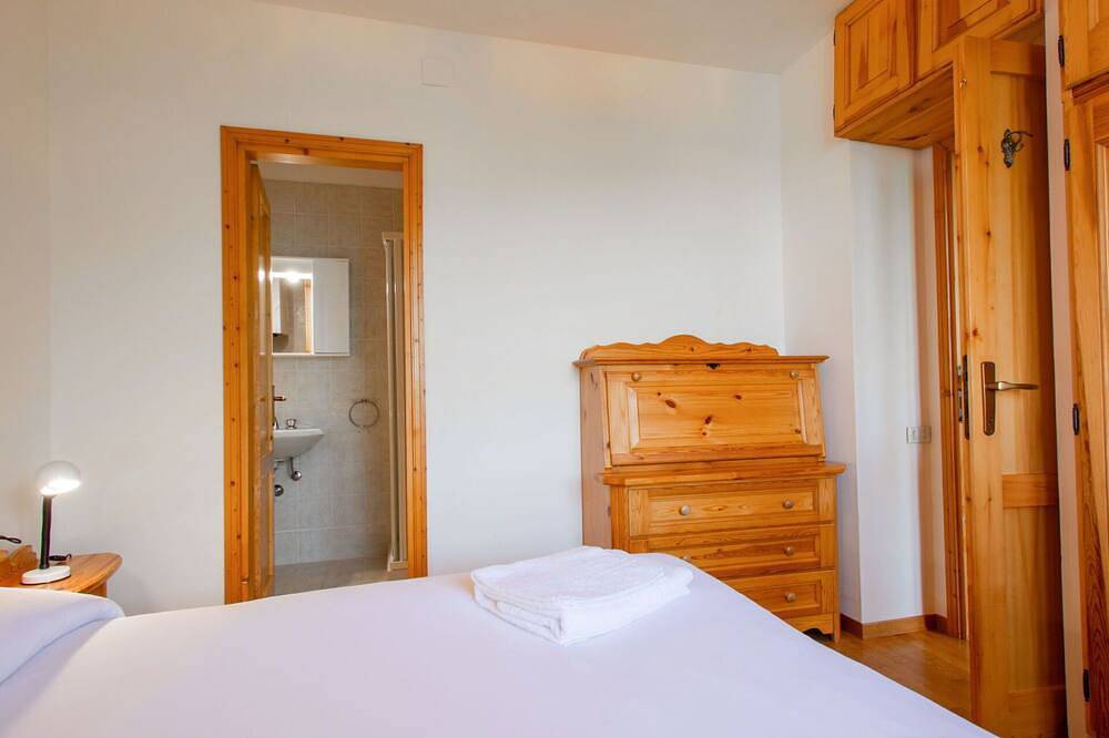 Appartamento intero, Incantevole appartamento per 4 ospiti con Wifi, Tv, terrazza, animali ammessi e parcheggio in Abetone, Alta Via dei Parchi