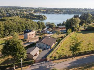 Gîte pour 2 personnes, avec vue ainsi que vue sur le lac et jardin à Butgenbach
