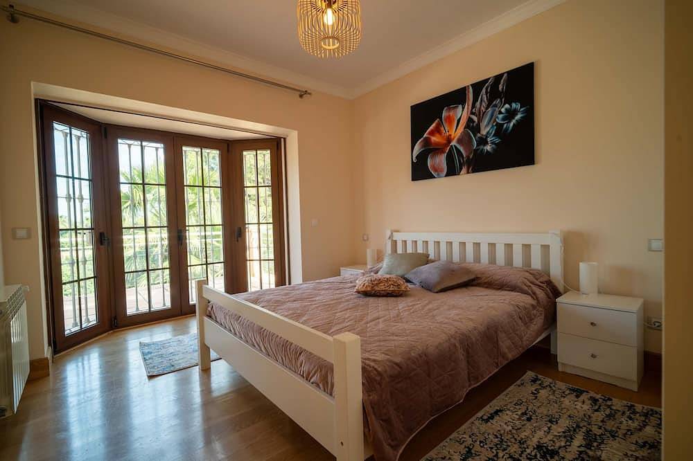 Villa Picasso Tranquila y Espaciosa, Cerca del Casco Antiguo y Paseo Maritimo in Marbella Centre, Marbella