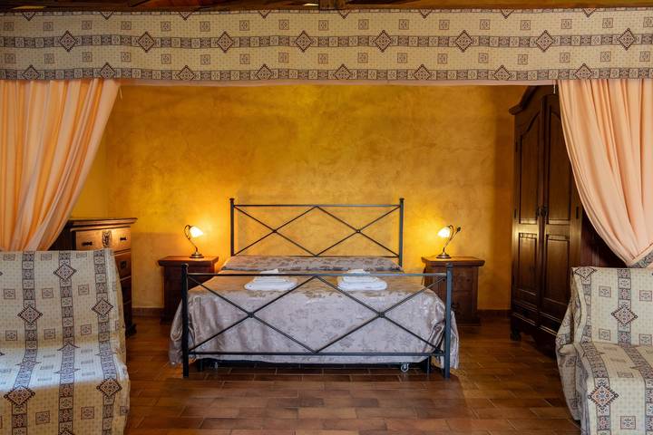 Farmhouse "Roccia" with Shared Pool, Private Terrace & Wi-Fi in Pitigliano, Grosseto Province