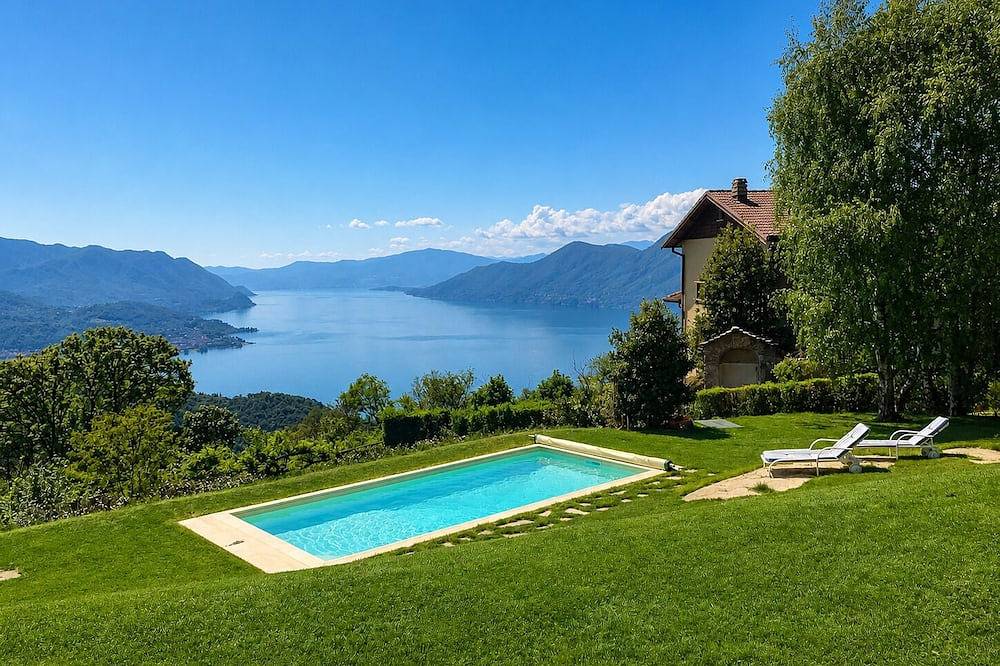Villa Tirolese by Lago Reisen in Agra, Lago Maggiore (Lombardei)