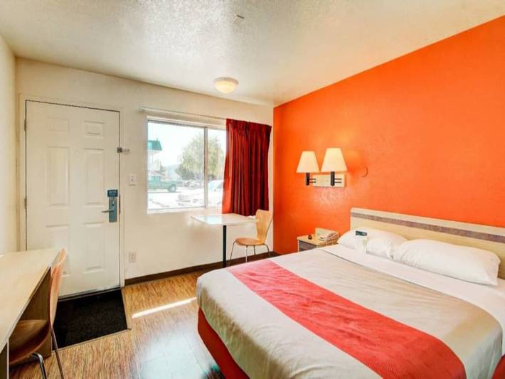 Apartamento entero, 1 cama tamaño queen | Adaptado para personas con discapacidad / Bañera / Mini refrigerador in Denver, Colorado