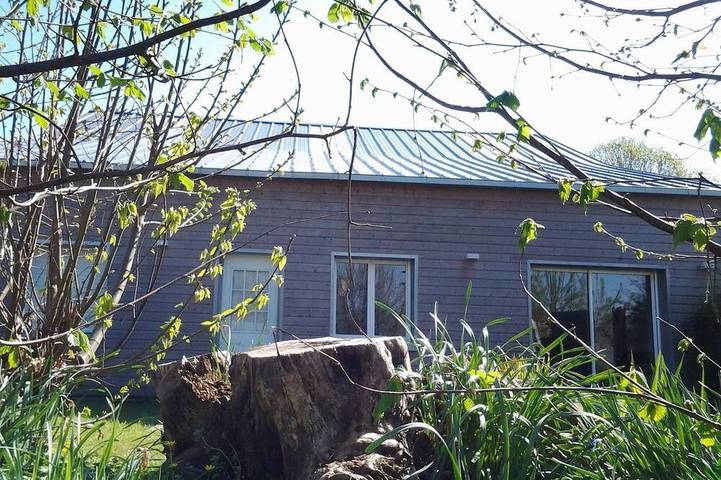 Ferienhaus für 4 Personen, mit Garten und Terrasse sowie Pool, mit Haustier