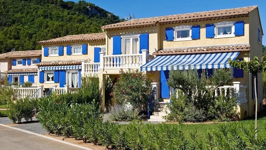Holiday home for 6 people, with hot tub and pool as well as garden, with pets - 1