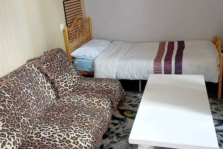 Appartement entier, Appartement plain-pied indépendant au calme absolu, centre à 500m in Lavelanet, Ariège