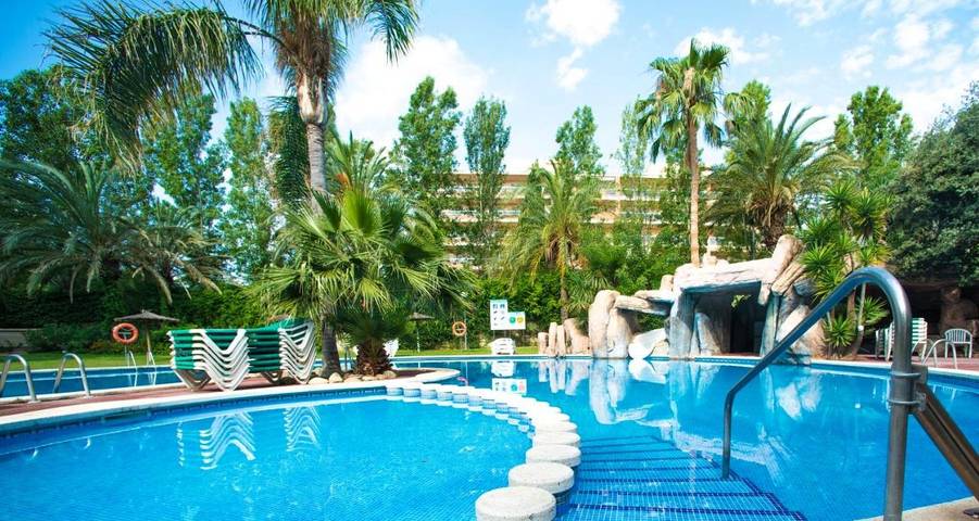Appart’hôtel pour 4 personnes, avec Balcon et Terrasse ainsi que Jardin et Piscine à Salou