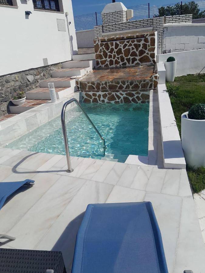 Chalet para 8 personas, con jacuzzi y jardín además de sauna y piscina en Costa Tropical