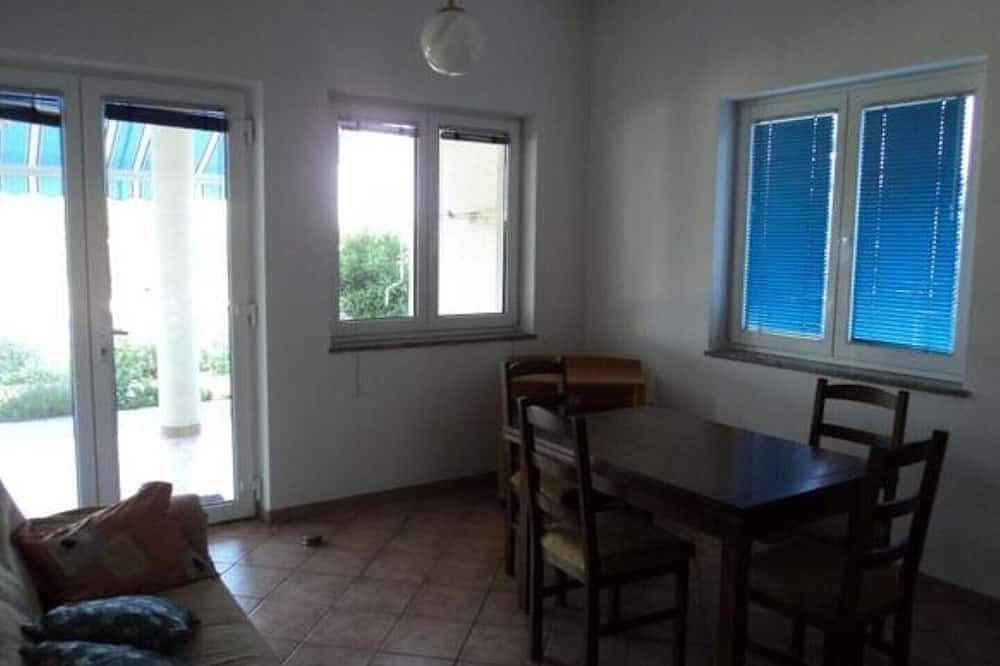 Entire apartment, Apartment 100m from sea, with covered terrace, citrus trees in Sveti Filip i jakov, Zadar