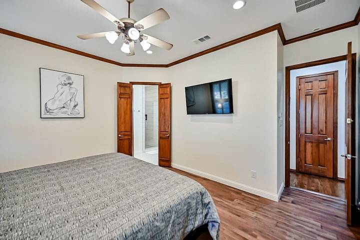 Vacation rental for 12 people, with yard and balcony in Cedar Hill