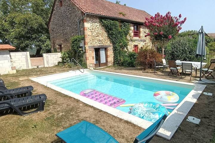 Gîte pour 5 personnes, avec jardin, animaux acceptés à Beynac-et-Cazenac