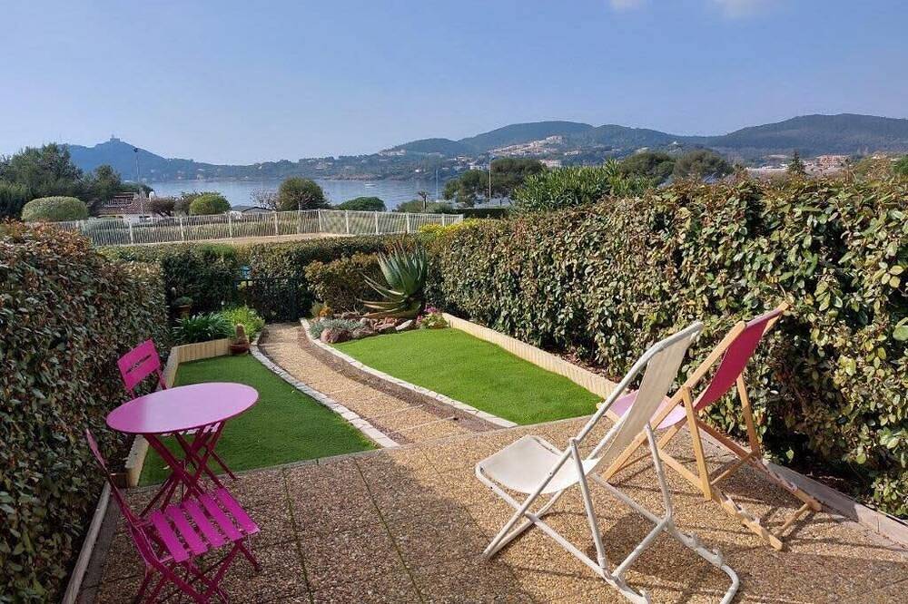 Ganze Wohnung, Beau studio cabine en rez de jardin dans résidence avec piscine in Agay, Saint-Raphaël