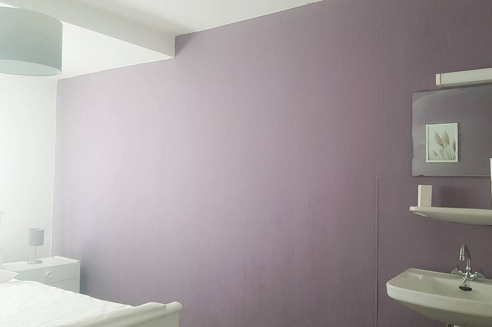 Ganze Wohnung, Doppelzimmer 20 qm mit Dusche in Bad Liebenzell, Nordschwarzwald